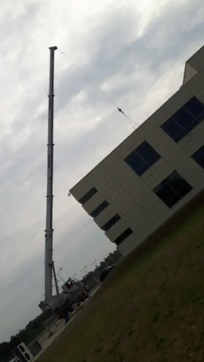 Instalacja wentylacji ABB – żuraw na dachu